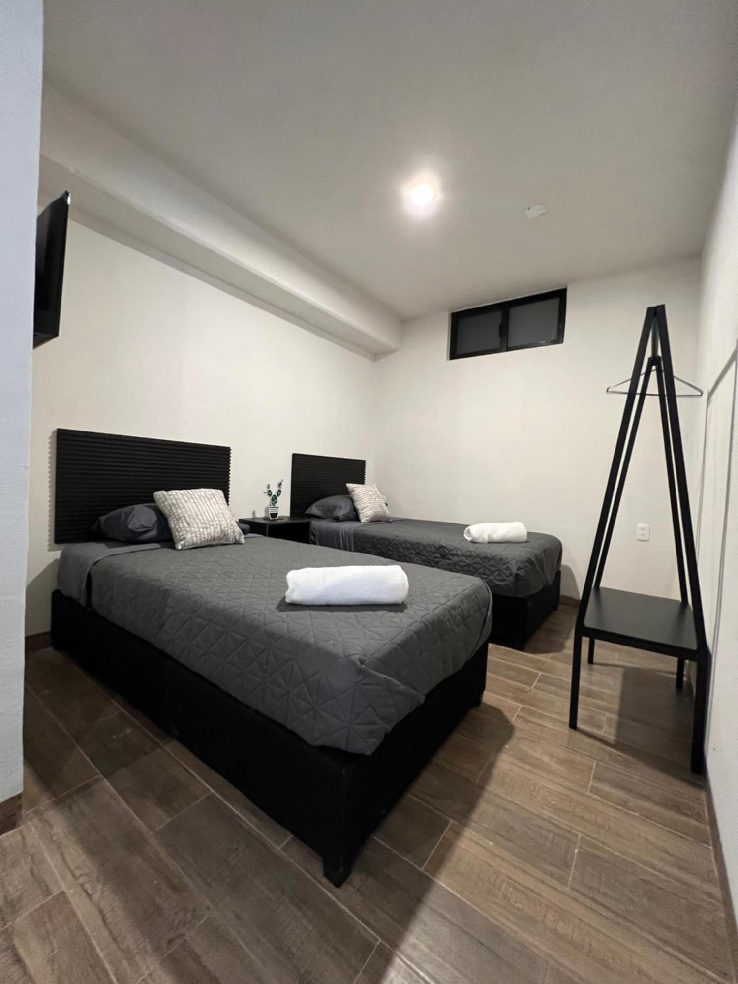 Hotel Tia Flora 莱昂 外观 照片